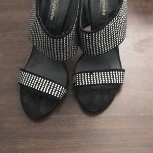 Zigisoho sandals